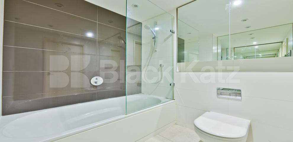 			UNDER OFFER , 1 Bedroom, 1 bath, 1 reception Flat			 Strata, Walworth Road, Elephant and Castle